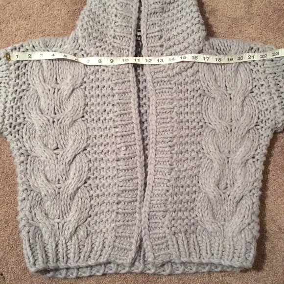 🚨BUY 2 GET 1 FREE!🚨Gray Handmade Chunky Cardigan - Picture 8 of 8